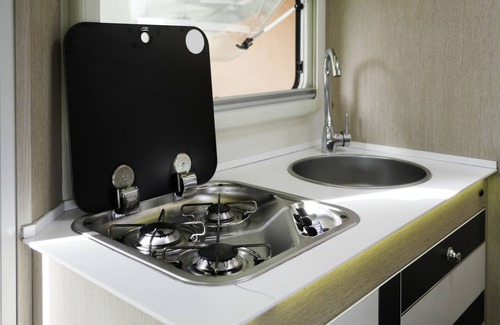 Montcada I Reixac Casa | Mobil Home "Cerca De Barcelona" con vistas a la montaña, terrazas compartidas y jardín privado