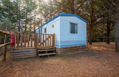 Le Val Casa | Mobile Home 'Kenya' with Shared Pool, Wi-Fi and Air Conditioning