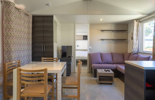 Ronce-les-Bains Alquiler De RV | Mobil Home 'Mh 122 Ronce Les Bains' con piscina compartida, terraza y aire acondicionado