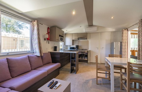 Ronce-les-Bains Alquiler De RV | Mobil Home 'Mh 122 Ronce Les Bains' con piscina compartida, terraza y aire acondicionado