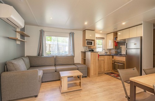 Ronce-les-Bains Alquiler De RV | Mobil Home 'Mh 169 Ronce Les Bains' con piscina compartida, terraza y aire acondicionado
