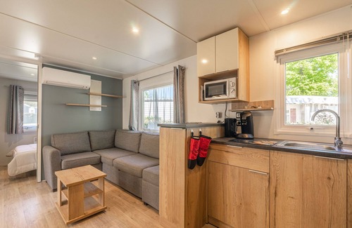 Ronce-les-Bains Alquiler De RV | Mobil Home 'Mh 169 Ronce Les Bains' con piscina compartida, terraza y aire acondicionado