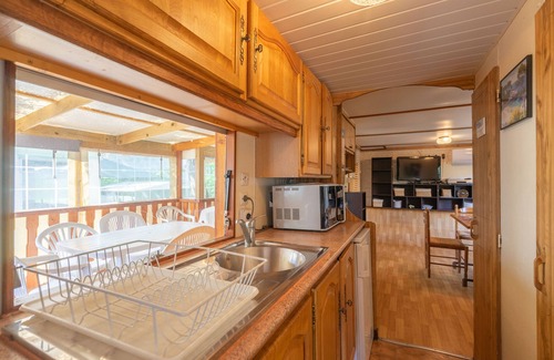 La Tremblade Alquiler De RV | Mobil Home 'Mh16 La Tremblade' con piscina compartida, terraza privada y aire acondicionado