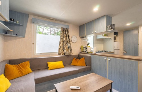 La Tremblade Alquiler De RV | Mobil Home 'Mh75 La Tremblade' con piscina compartida, terraza y aire acondicionado