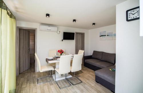 Dobropoljana Complejo | Mobile Homes Pine Tree