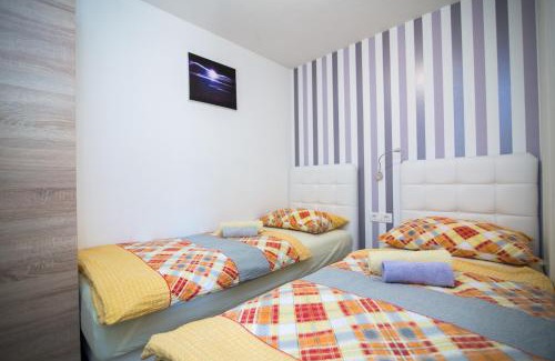 Dobropoljana Complejo | Mobile Homes Pine Tree