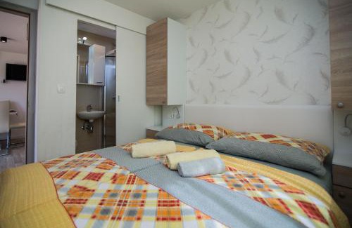 Dobropoljana Complejo | Mobile Homes Pine Tree
