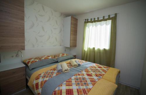 Dobropoljana Complejo | Mobile Homes Pine Tree