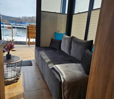 Braunsbedra Alquiler De Eote | Mobiles Hausboot El'milia mit eigener Ankerboje auf dem See