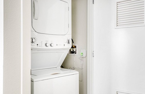 Downtown Berkeley Apartamento | Mod Berkeley Studio w/ W/D & Coworking, walkable to BART, by Blueground
