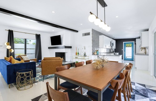 Palm Springs Casa | Mod Mid-Century Retreat w/Mountain Views, Perfect for Families/Groups, Pool/Spa