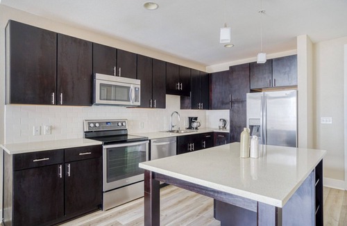 Mission Bay Apartamento | Mod Mission Bay 1BR w/ Gym & Pool, walk to Caltrain & Muni, by Blueground