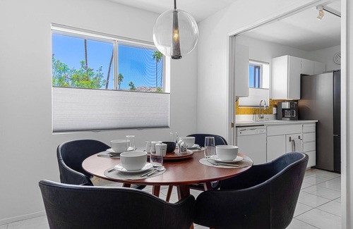 Canyon Corridor Condominio | Mod Spot! Midcentury Gem! Pool! Spa! Mtn View! South PS!
