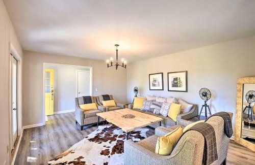 Oakwood Casa | Mod Stable House on 10 Acres, Walk to Lake!