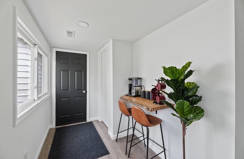 Oxbow Casa | Modern Mandon Retreat: All-Sports Lakefront, 4 Beds, Dock & Beach, Kayaks, Games