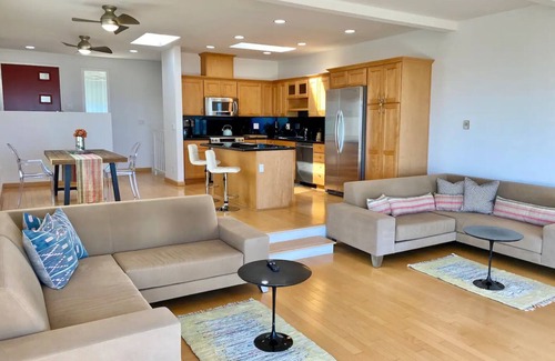 Fort MacArthur Casa | Mod2bd2ba ShowstoprViews. BBQ. Garage. HSR23-002993