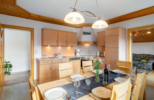 Bruck an der Grossglocknerstrasse Apartamento | Moderegg by Interhome
