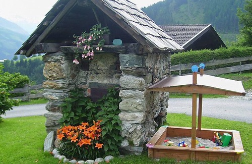 Bruck an der Grossglocknerstrasse Apartamento | Moderegg by Interhome
