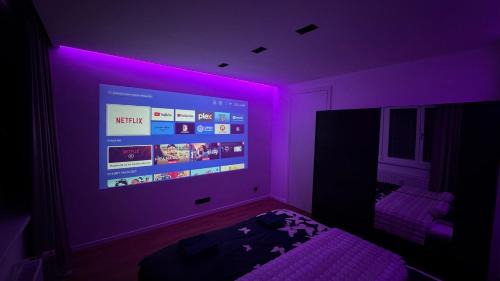 Pardubice Apartamento | Moderní Hi-Tech apartmán v centru Pardubic - Wi-Fi, Netflix, projektor