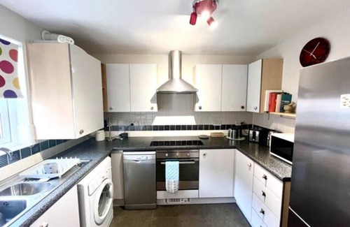 Stratford-upon-Avon Casa | Modern 1 bed house with parking