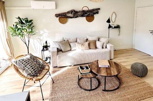 L'Isle-d'Abeau Apartamento | Modern 1 Bdr + Balcony + Free Parking + AC + Pool