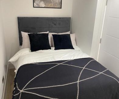 High Wycombe Apartamento | Modern 1-Bed Apartment in Buckinghamshire with Free WiFi, Parking & Garden