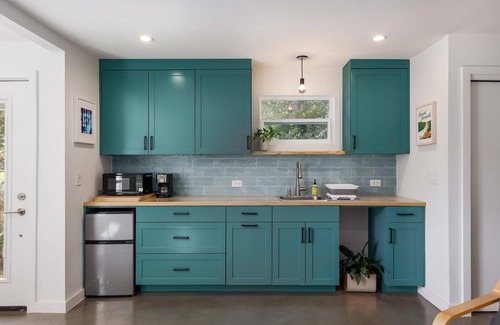 Barton Hills Apartamento | Modern 1-bed, kitchen, queen, TV, WiFi.