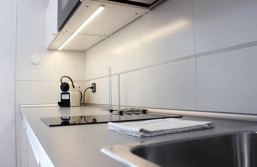 San Felipe Neri Apartamento | Apartamento moderno 1 dormitorio con piscina, aparcamiento y Wi-Fi en el centro de Málaga