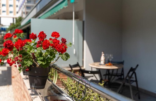 Lloret de Mar Apartamento | Modern 1 bedroom apt. Free parking. 10 min beach