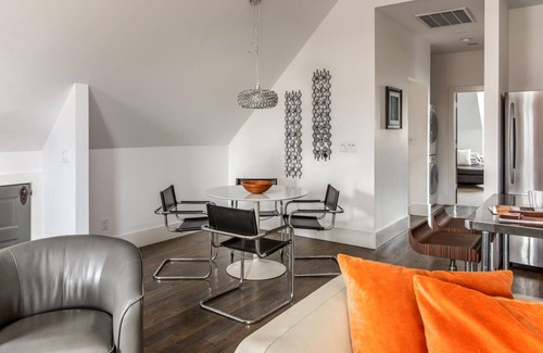 Eighth Avenue Casa | Moderno apartamento tipo loft de 1 dormitorio ubicado en el centro