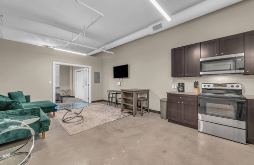 Waldron Apartamento | Modern 1-Bedroom Near Airport Free Parking & WiFi Clean and Comfortable Living