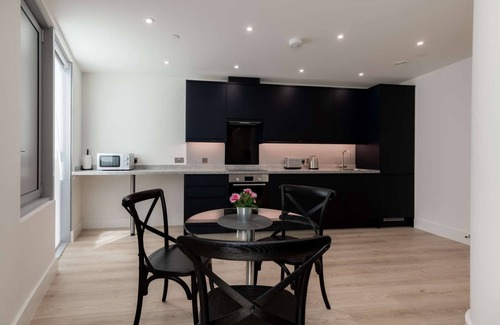 Stratford and New Town Apartamento | Modern 1-Bedroom Stay in Stratford near to Canary Wharf | Ideal for Business or Leisure