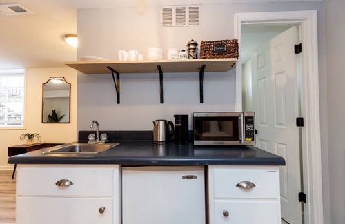 McMurray Casa | Modern 1 Bedroom Suite - Nashville / Brentwood