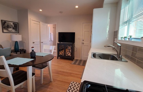 Mount Prospect Apartamento | Modern 1 bedroom apartment in very convenient location.