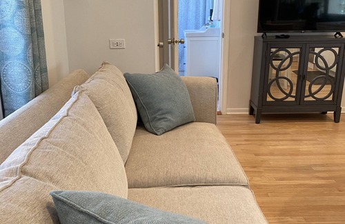 Mount Prospect Apartamento | Modern 1 bedroom apartment in very convenient location.