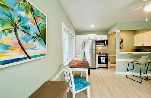 Lake Worth Apartamento | Modern 1 bedroom villa just five minutes to the beach!