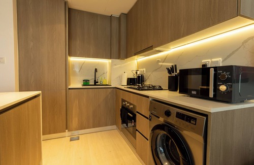 Motor City Apartamento | Modern 1-bedroom with WiFi, fitness room in fabulous Dubai