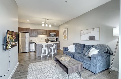 Downtown Des Moines Apartamento | Modern 1 BR Dwntwn Apt with Hot Tub