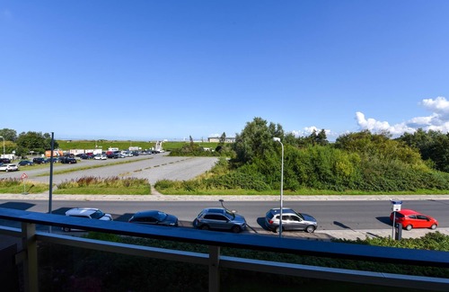 Duhnen Apartamento | Modern 1-room lake view apartment on the 2nd floor with balcony