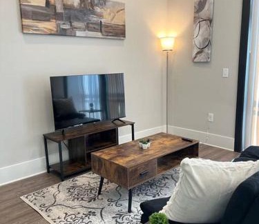 Commonwealth Apartamento | Modern 1BD Studio Apt in Plaza Midwood with Community Pool