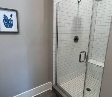 Commonwealth Apartamento | Modern 1BD Studio Apt in Plaza Midwood with Community Pool