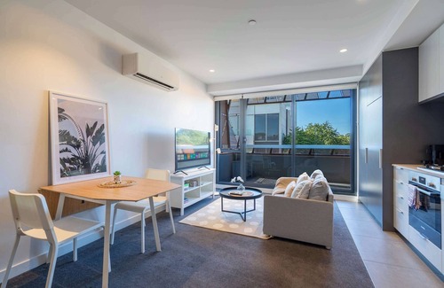 Hawthorn Apartamento | Modern 1BR Apartment with Smart TV and Views