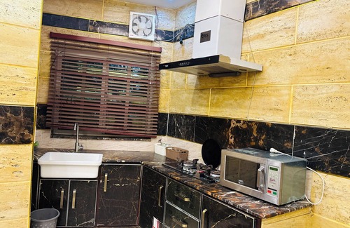 Gulberg Apartamento | Modern 1BR Apartment & Kitchen Near MM Alam, Gulberg 3, Liberty Market, Stadium