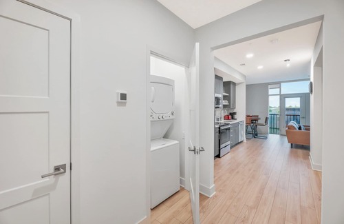 Wichita Apartamento | Modern 1BR APT in DT with Infinity Pool & Sauna