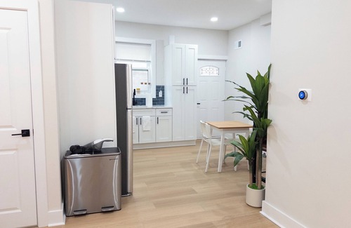 Washington Square West Apartamento | Modern 1BR in Central Philly Near Hospitals, Parks, WiFi + Housekeeping