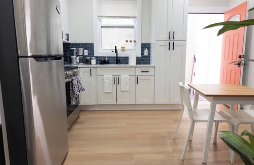 Washington Square West Apartamento | Modern 1BR in Central Philly Near Hospitals, Parks, WiFi + Housekeeping