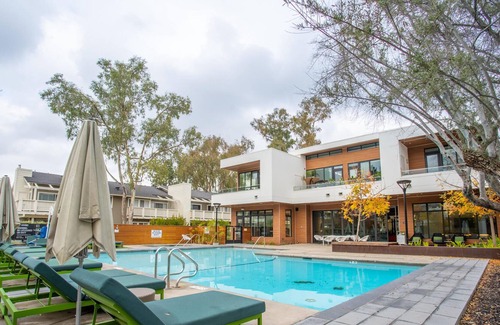 Cupertino Apartamento | Modern 1BR in Cupertino, Pool + Parking