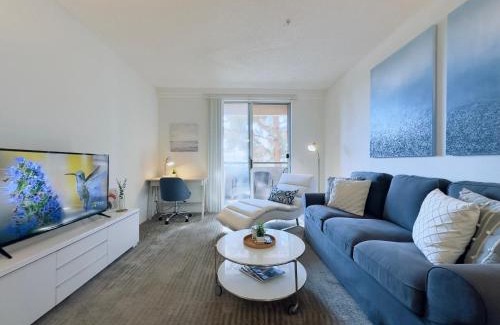 University City Apartamento | Modern 1BR in Heart of UTC - Close to Beaches, Shopping, Dining, UCSD