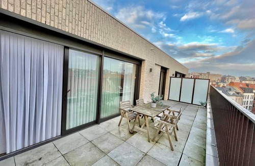 Klein-Antwerpen Apartamento | Modern 1BR Near Diamond District by Oneluxstay
