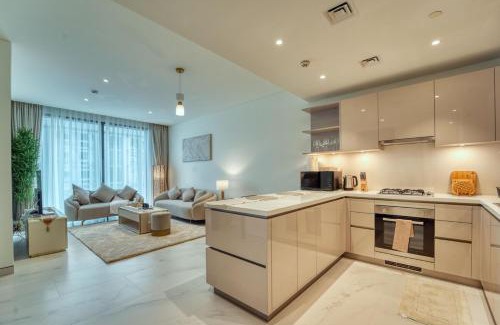 Downtown Dubai Apartamento | Modern 1BR Retreat Creek Vistas